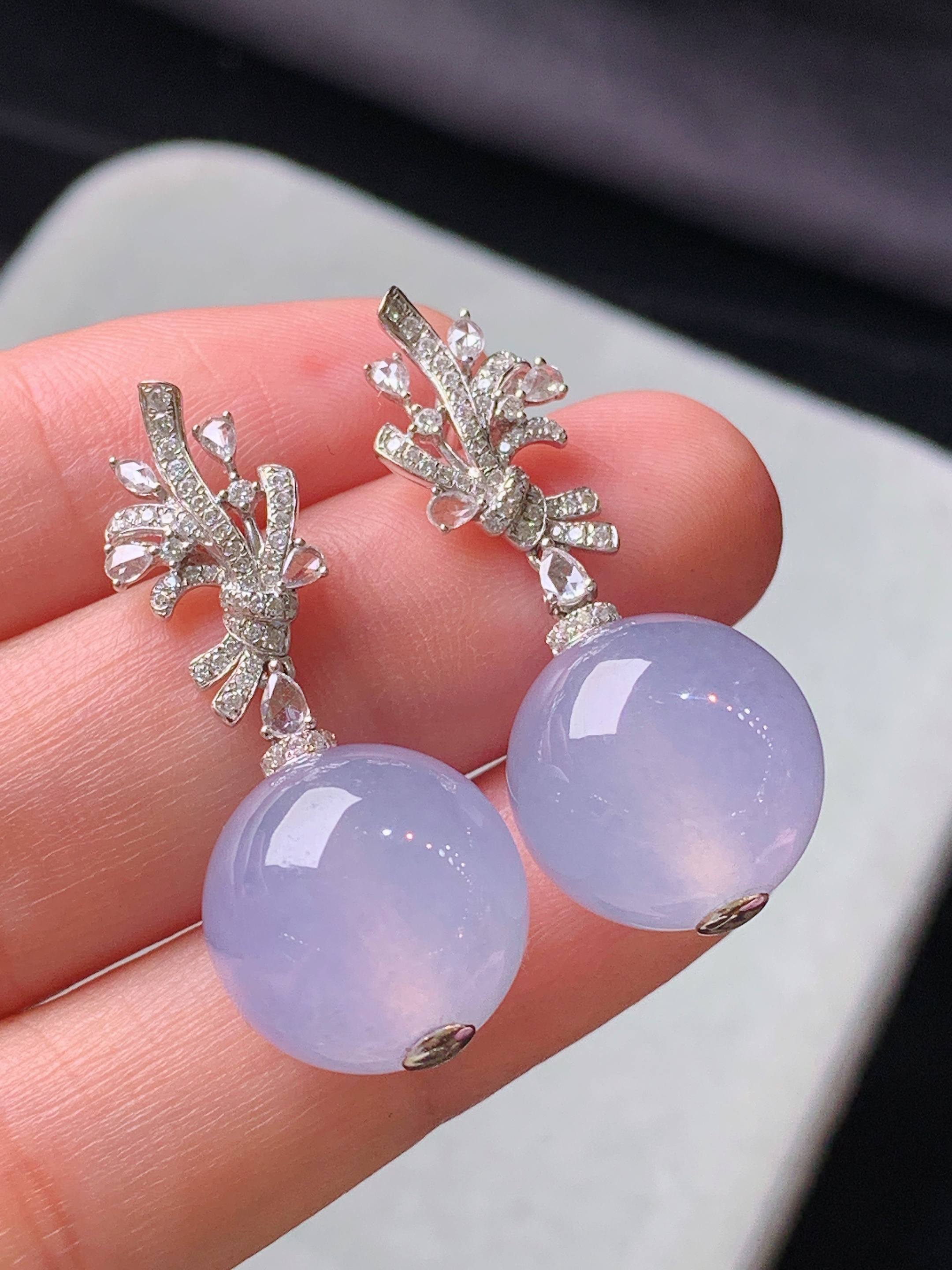 18k金钻镶嵌冰淡紫圆珠耳坠 玉质细腻 色泽艳丽清新 水润亮眼 整体尺寸32.8*13.8m5