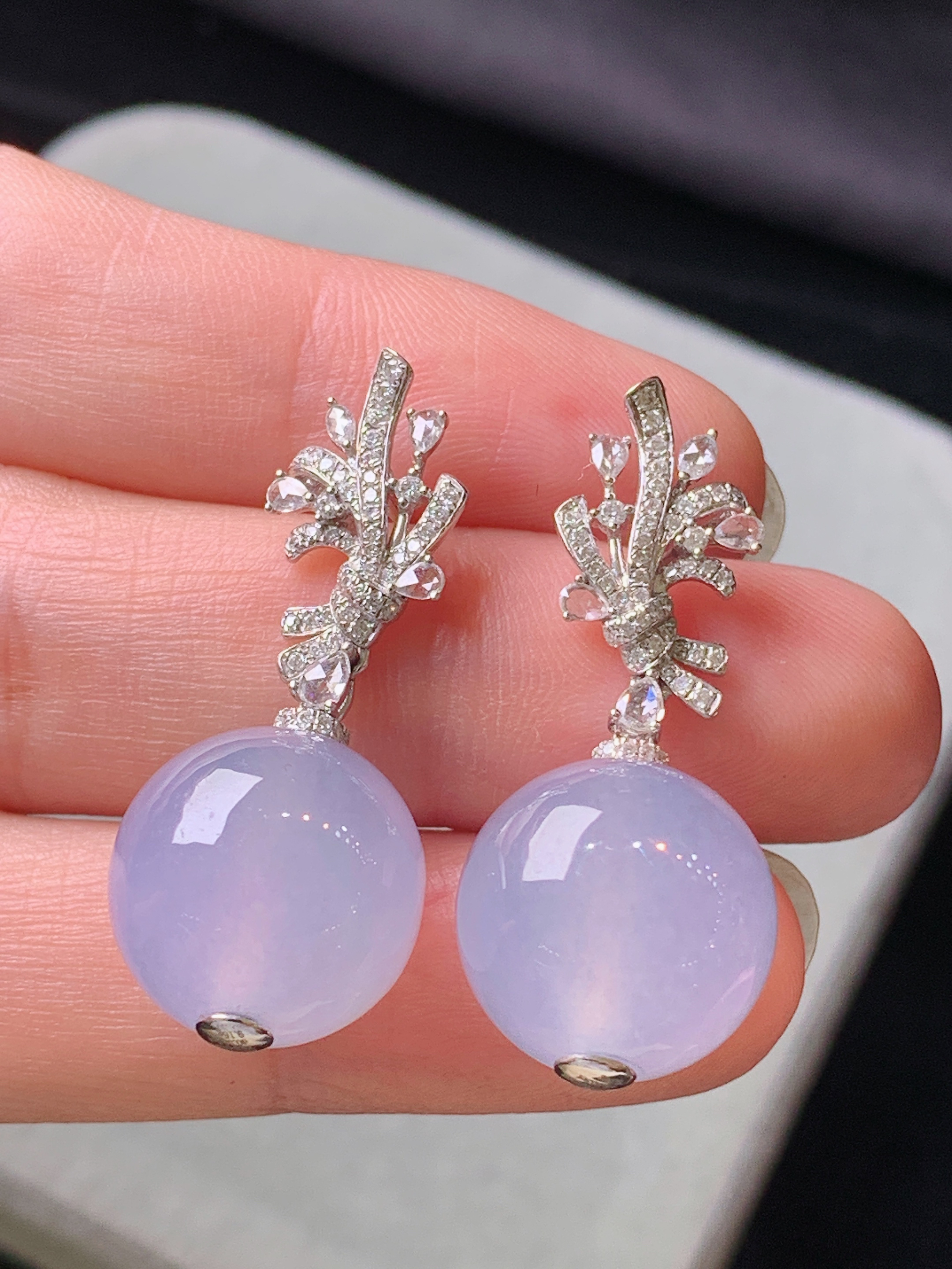 18k金钻镶嵌冰淡紫圆珠耳坠 玉质细腻 色泽艳丽清新 水润亮眼 整体尺寸32.8*13.8m5