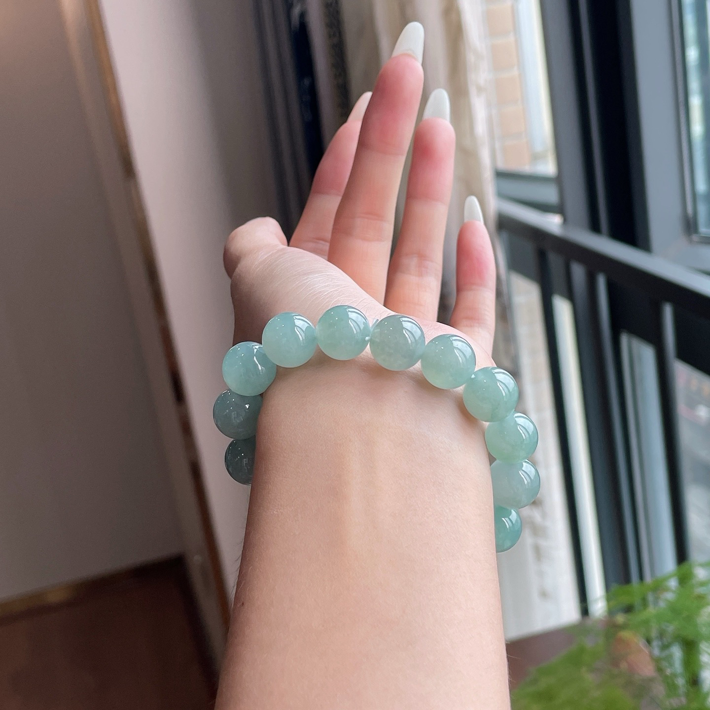 仅一条 冰蓝手串 
尺寸：12.4/16颗