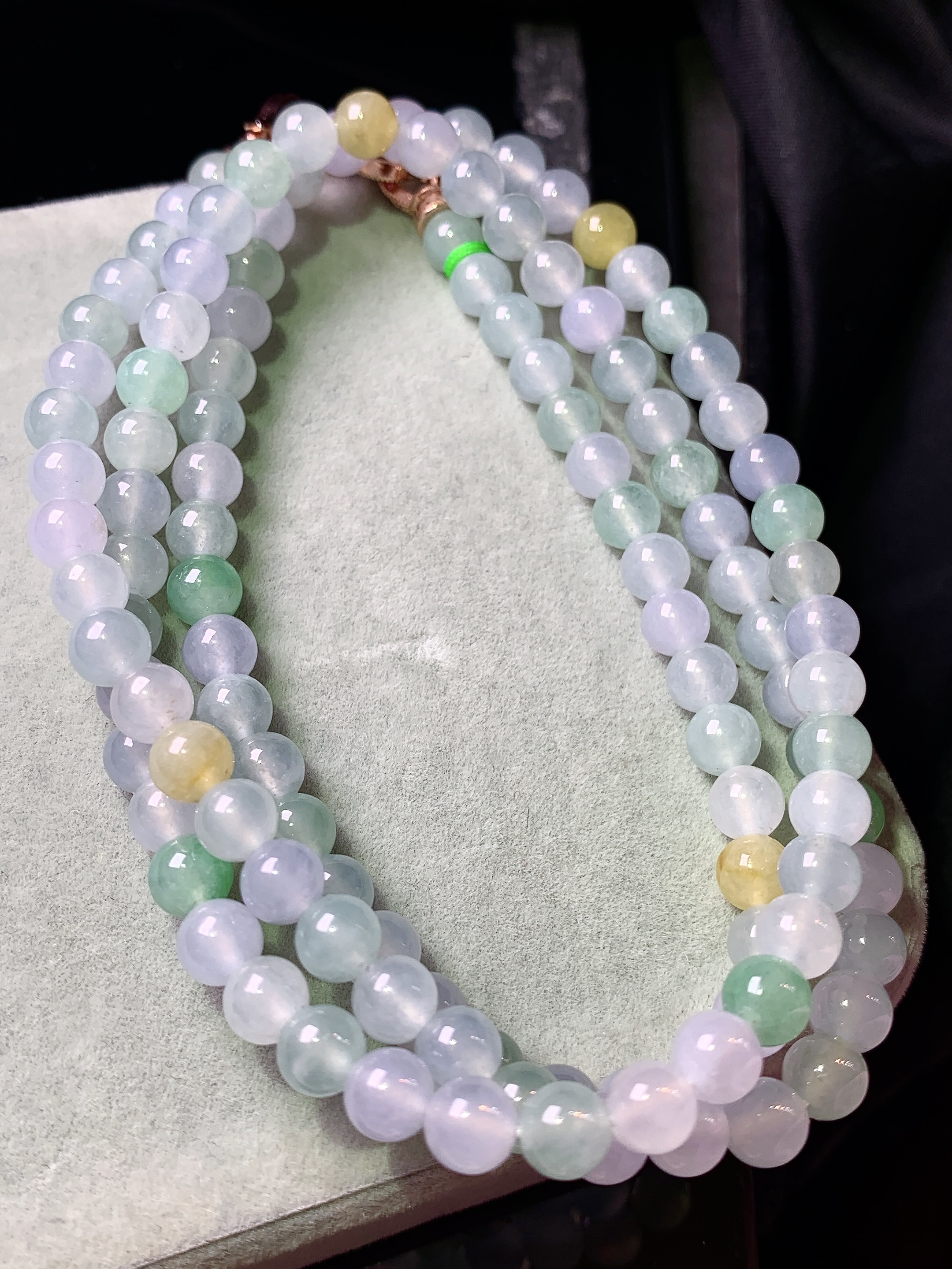 淡多彩圆珠项链 玉质细腻 色泽艳丽清新 水润亮眼 整体尺寸5.3c5