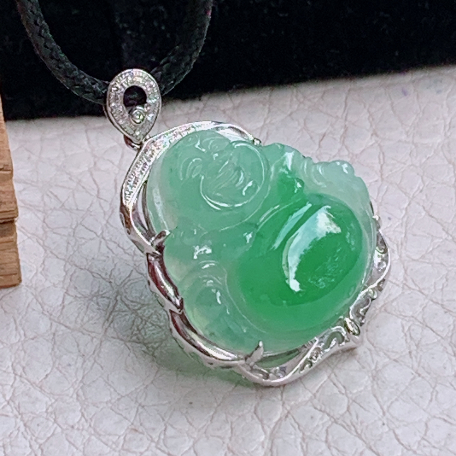 zz3实拍连金32*23.8*8天然缅甸翡翠冰飘绿佛公吊坠 镶金弥勒佛玉坠