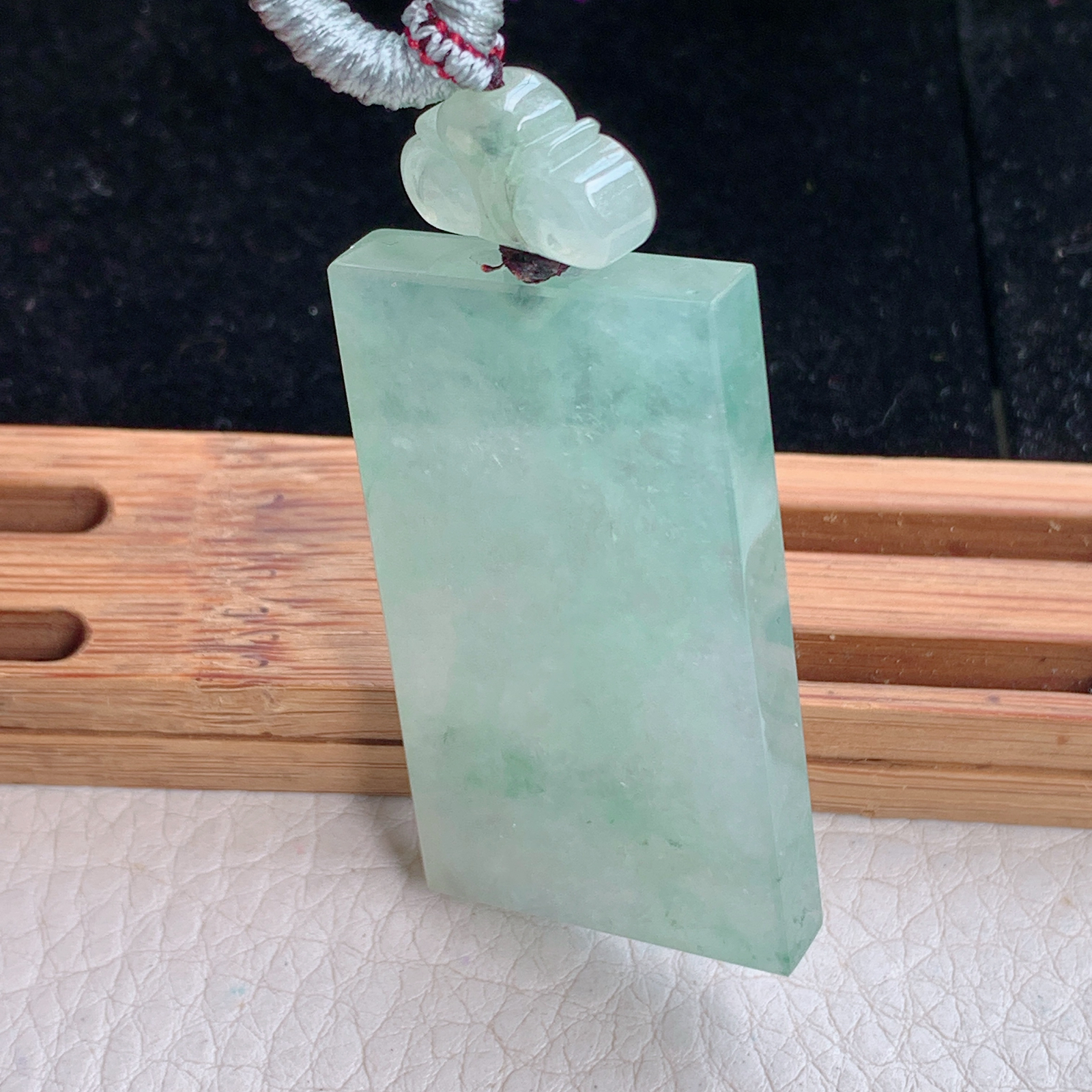 zz3实拍44.8*25.5*5.8天然缅甸翡翠晴绿平安无事牌吊坠 冰透素面牌