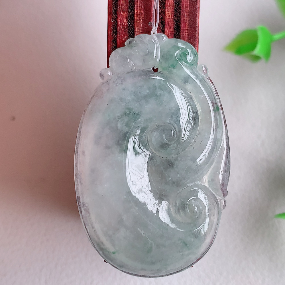 冰润飘花吉祥如意翡翠吊坠  寓意“万事如意，吉祥如意,福寿绵长 心想事成”饱满大气，通透水润  W4