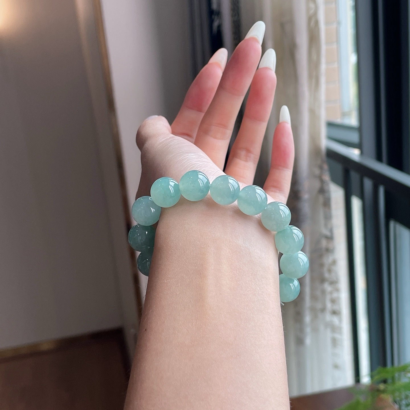 仅一条 冰蓝手串 
尺寸：12.4/16颗