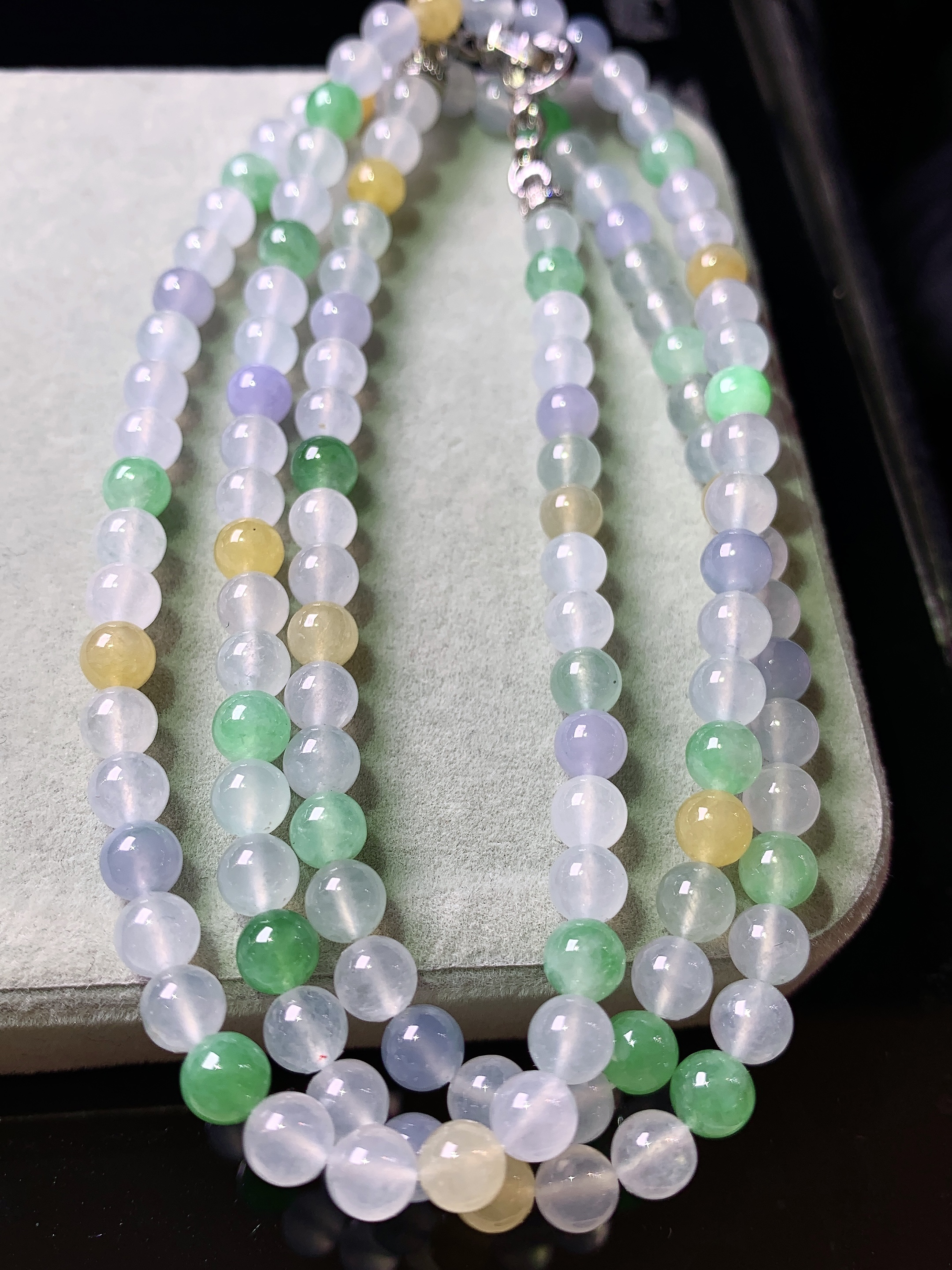 多彩圆珠项链 玉质细腻 色泽艳丽清新 水润亮眼 整体尺寸5c5