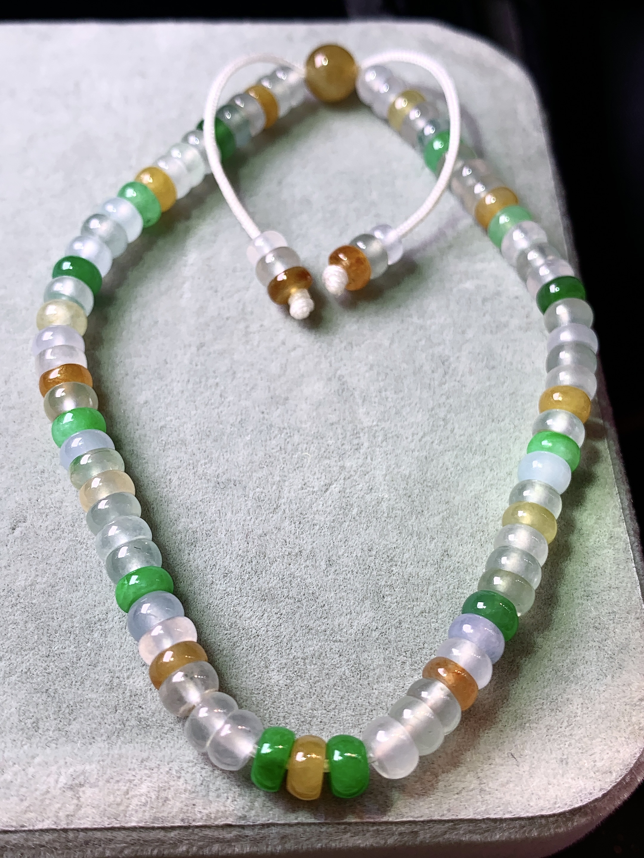 多彩算盘珠手链 玉质细腻 色泽艳丽清新 水润亮眼 整体尺寸4.5*2.6c5