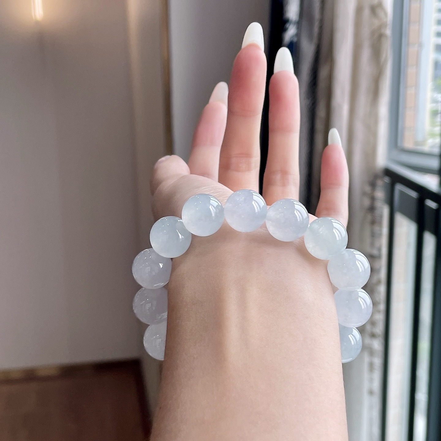 仅一条 茅台白手串 
尺寸：13.8/16颗