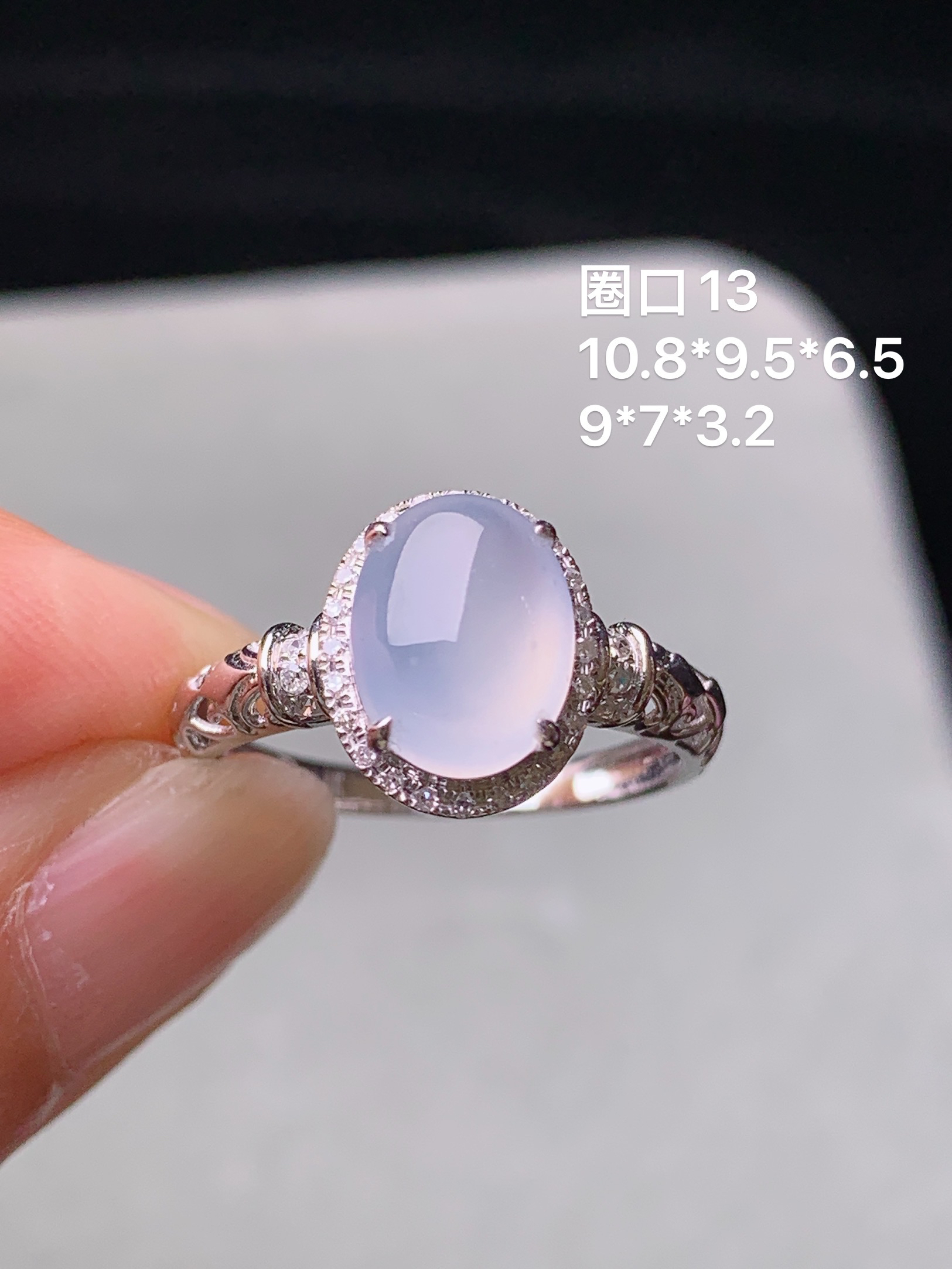 18k金钻镶嵌冰种蛋面戒指 玉质细腻 色泽艳丽清新 水润亮眼 圈口13 整体尺寸10.8*9.5*6.5t1