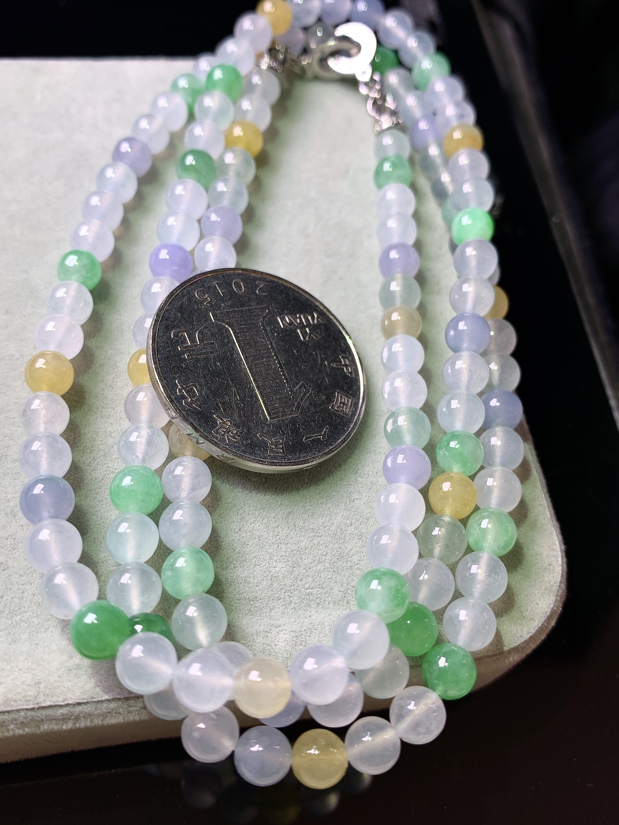 多彩圆珠项链 玉质细腻 色泽艳丽清新 水润亮眼 整体尺寸5c5