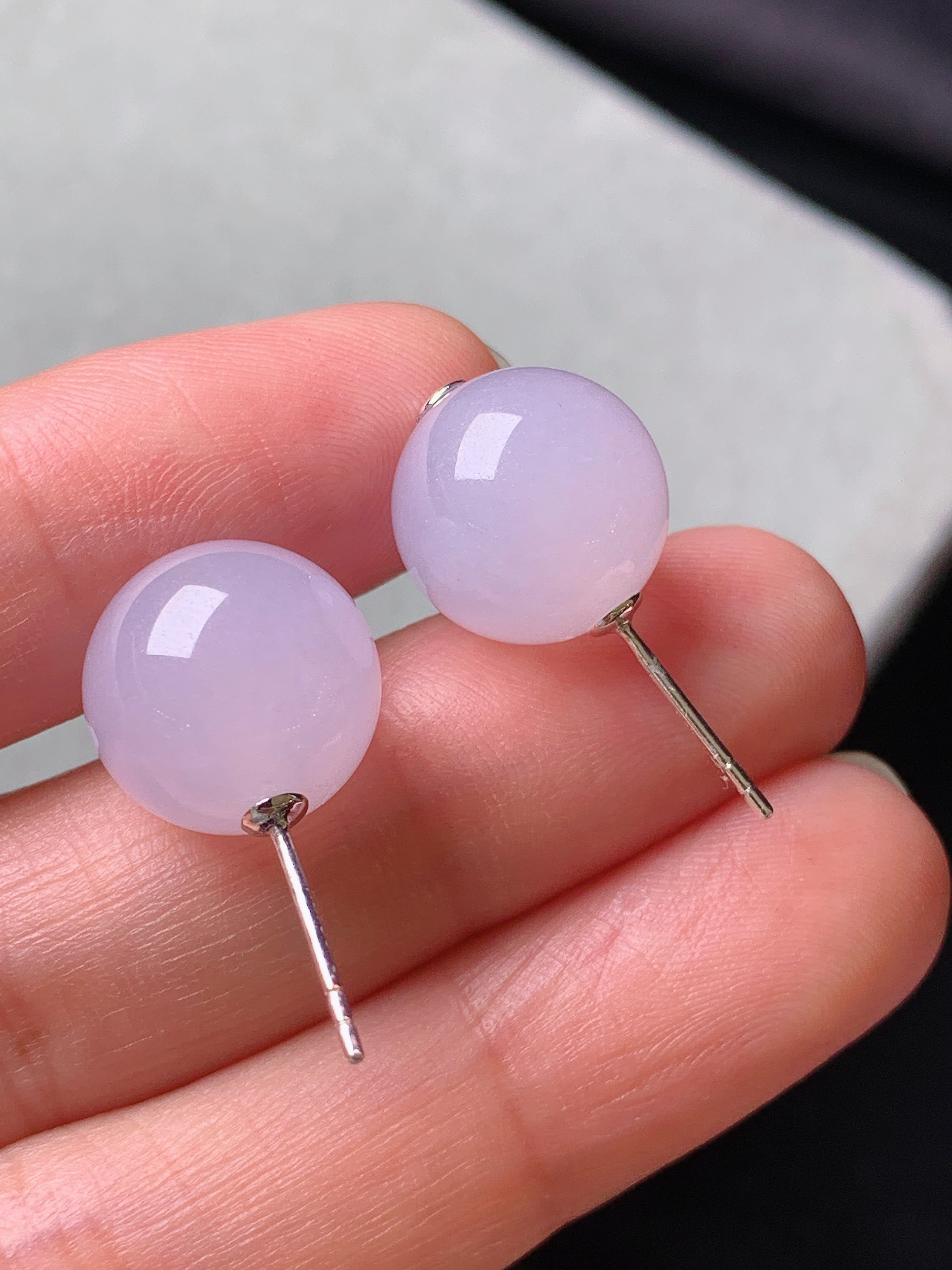 18k金镶嵌冰淡粉圆珠耳钉 玉质细腻 色泽艳丽清新 水润亮眼 整体尺寸12.2m5