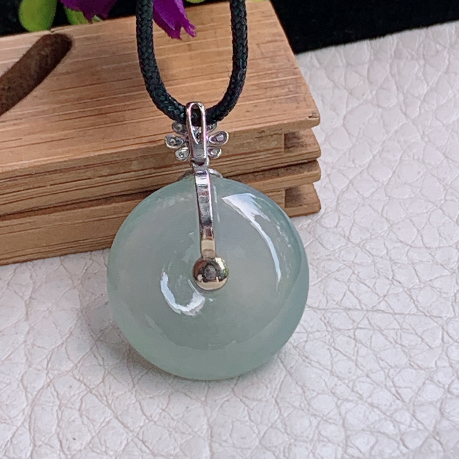 zz3实拍26.8*19.5*6天然缅甸翡翠冰透平安扣吊坠 镶金玉扣锁骨坠