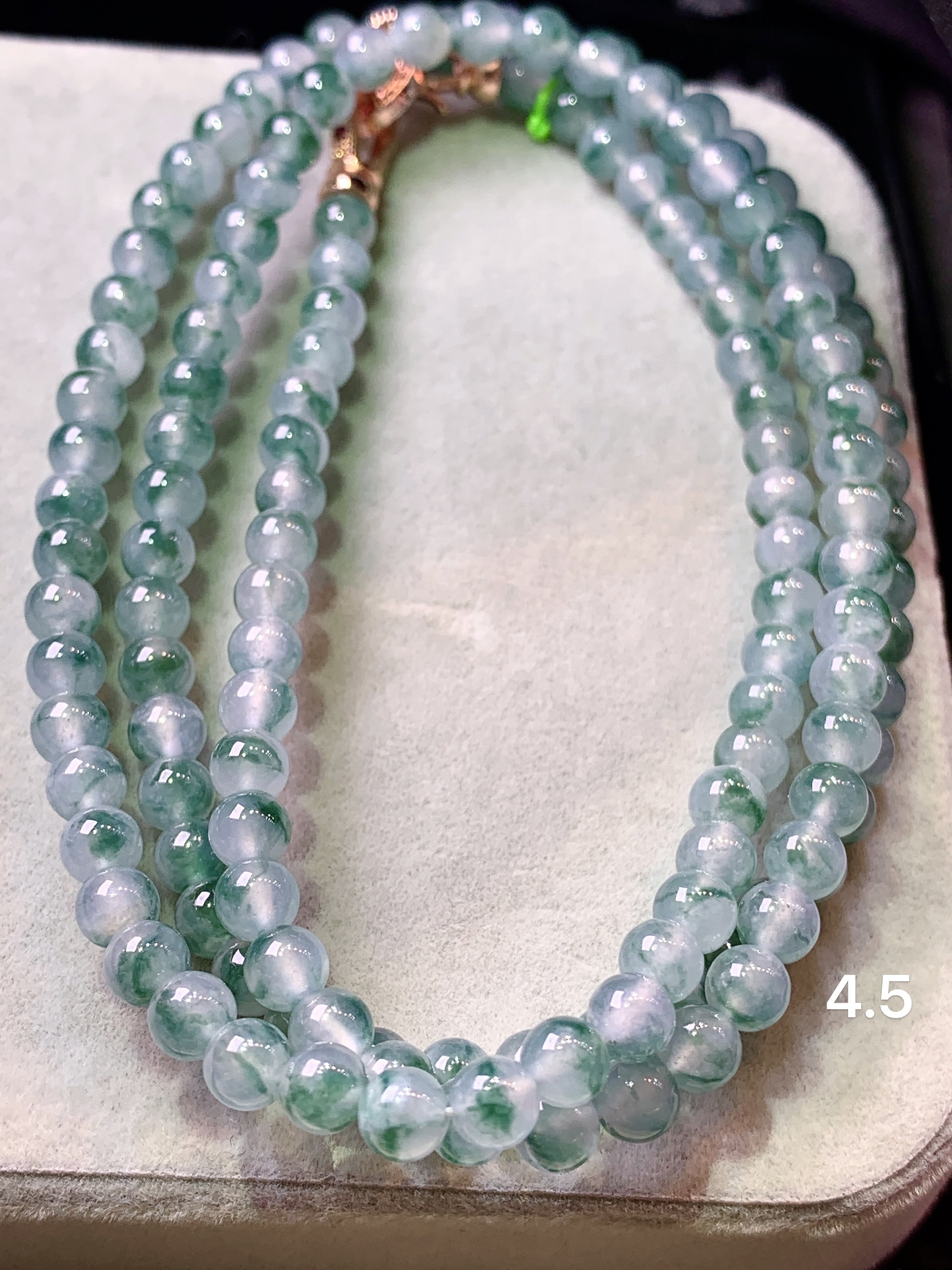 冰飘花圆珠项链 玉质细腻 色泽艳丽清新 水润亮眼 整体尺寸4.5 c5