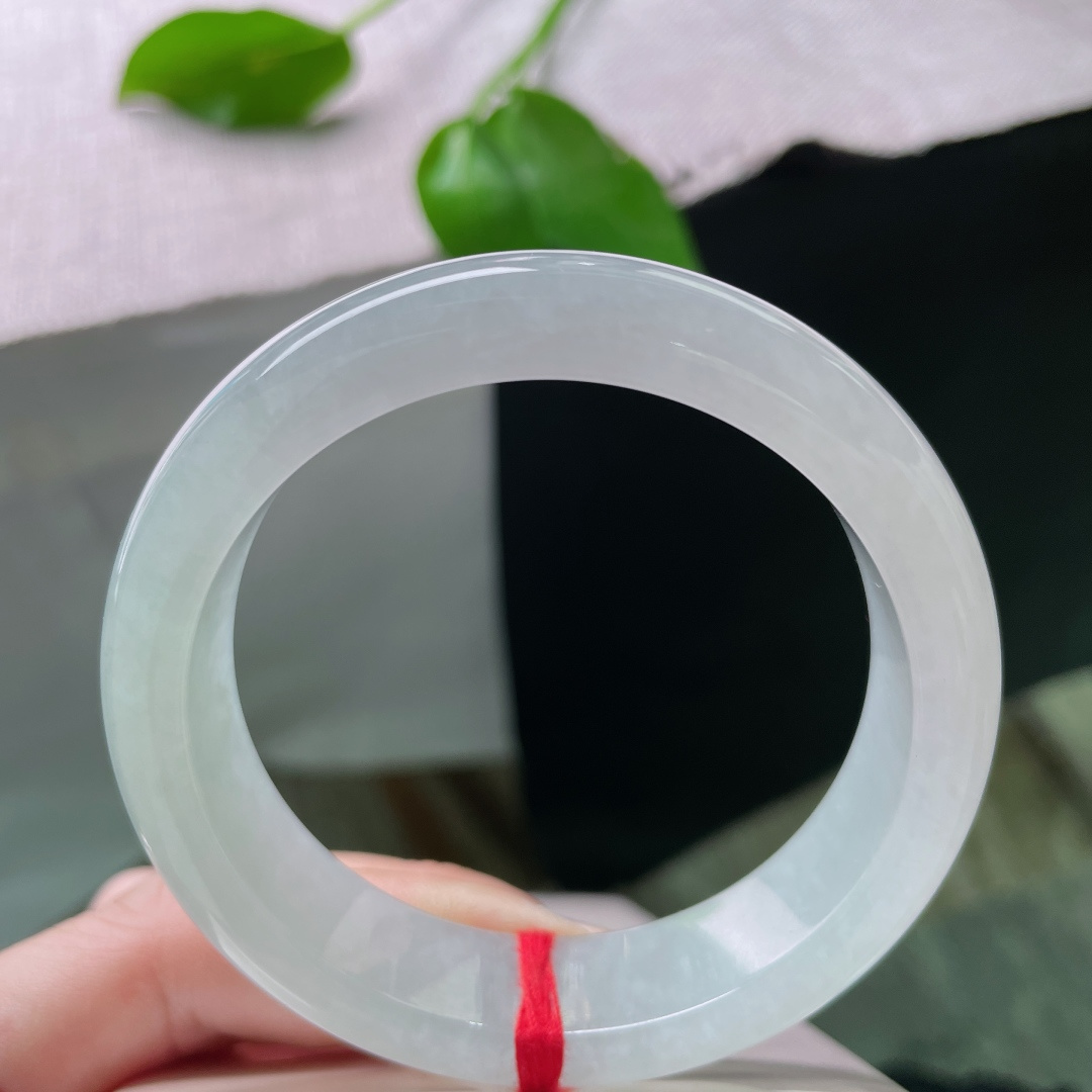 55.1/14.5/8.4淡绿底正圈，宽版轮胎镯，颜色清爽，淡雅倾心，时尚，无裂。ss50231a