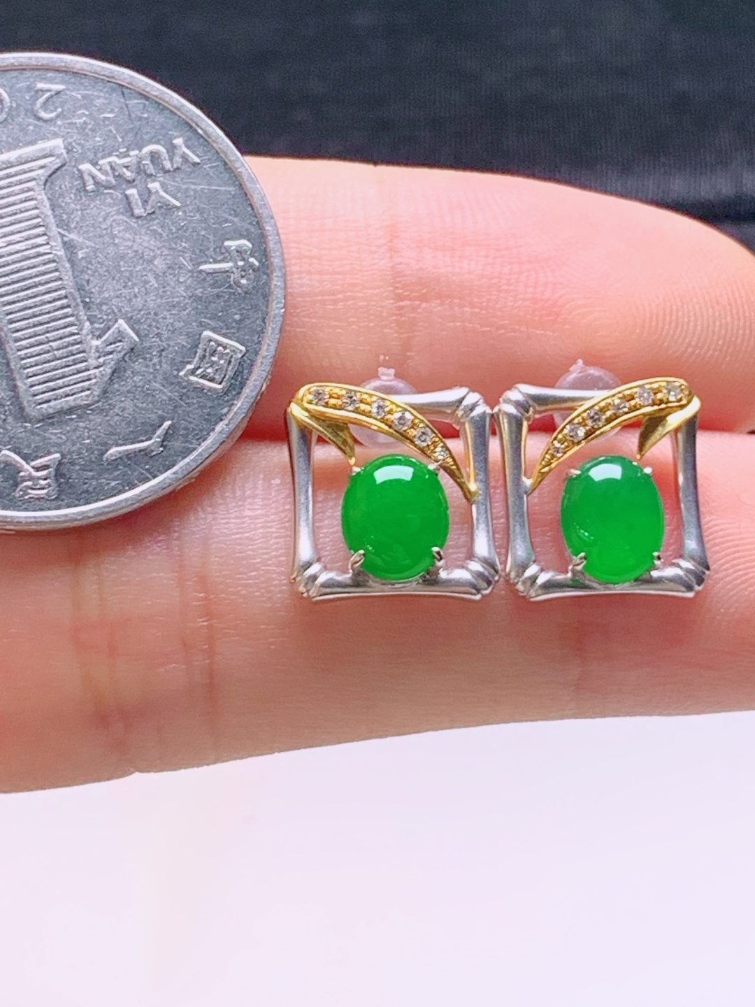 ️ 冰阳绿旦面耳钉，色阳水润，裸石6.6-5.1-2.4