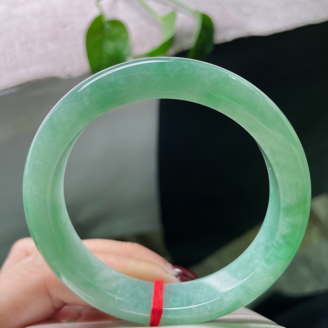 55.6/12.5/8，绿底正圈，水头好，惊鸿一瞥，人间绝色也不过如此，无裂，ss50856a