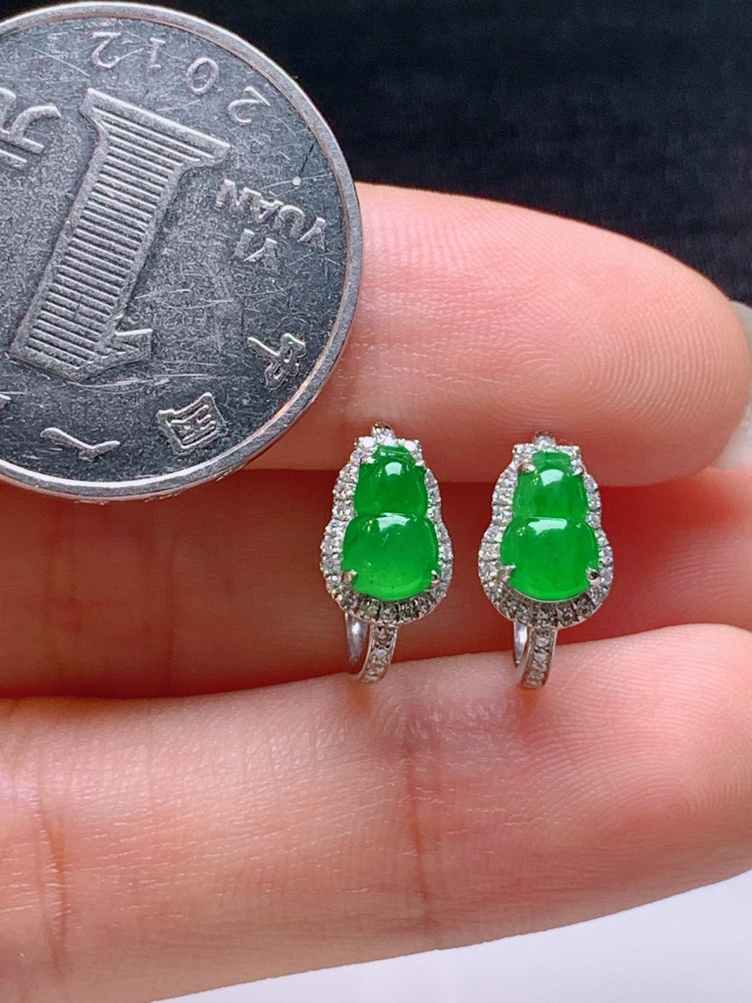 ️ 冰阳绿葫芦耳扣，无裂色阳，裸石7.5-4.9-2.3，ss