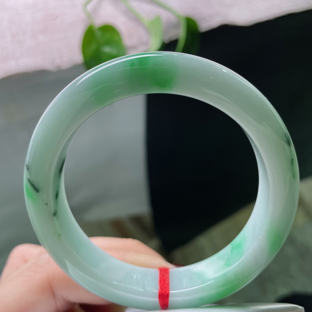 53.8/12/8.5，飘绿正圈，版型厚装大气，水头好，双色碰撞，别有意境，皮纹，无裂，ss5079