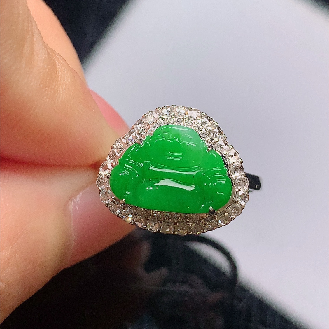 ️️冰阳绿佛公女戒。种老色阳，无裂底子细腻，佩戴优雅大方，8.3-11.9-7.7