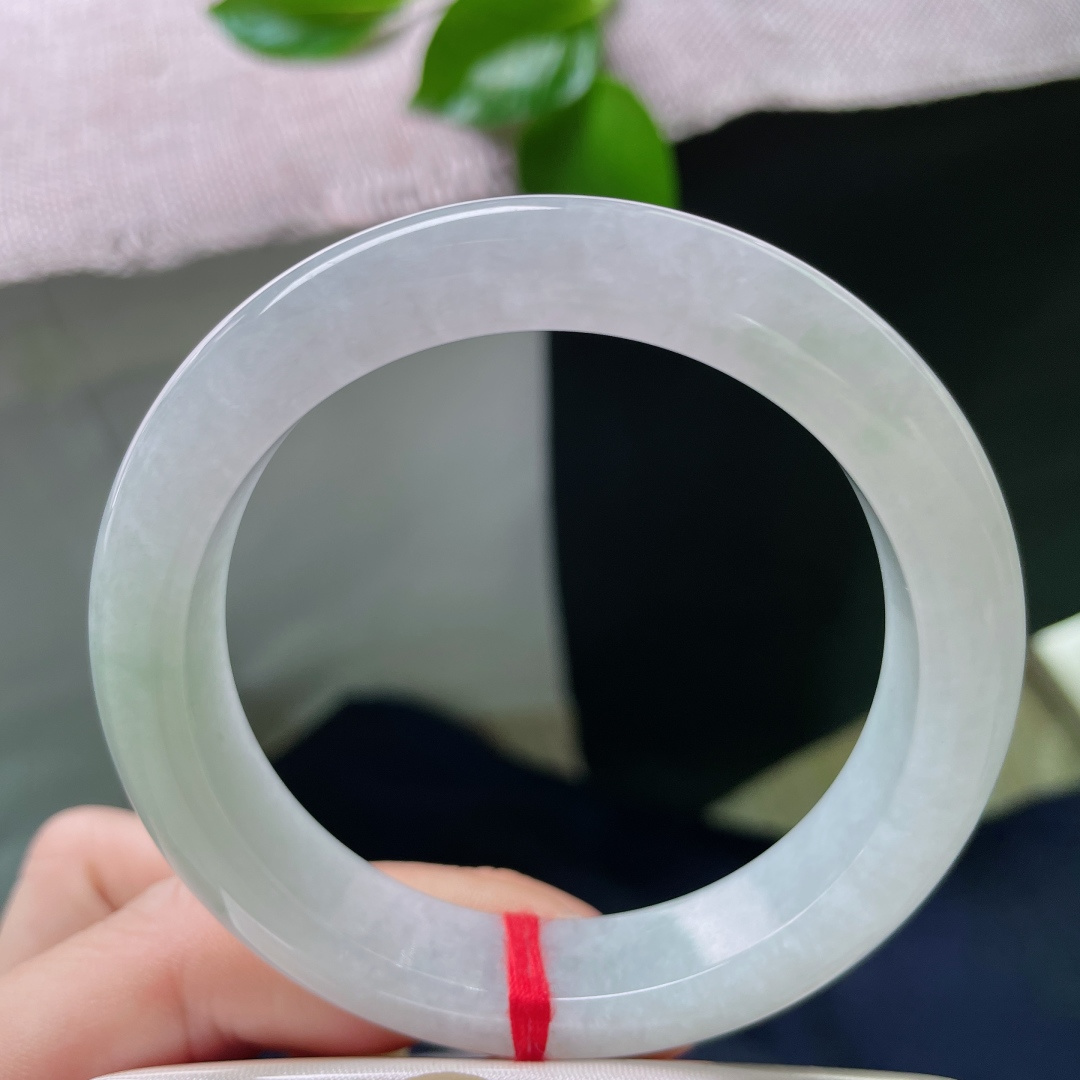 55.3/12.2/8.5，淡紫淡绿正圈，春烟映霞，灵气晕染，不似人间之色，无裂，ss50048a