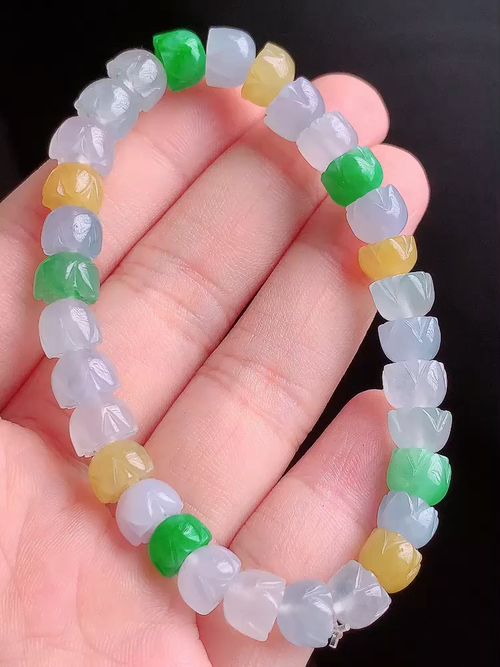 ️天然翡翠 冰种刚起胶多彩手串，无裂，7.6/5.6