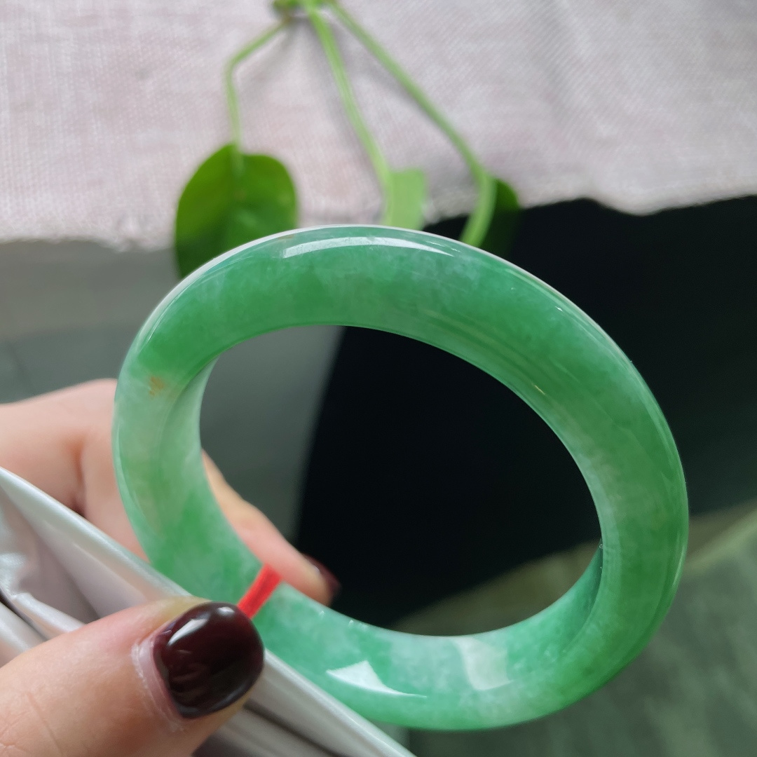 54.5/8.7绿底正圈，如青山含黛，叠翠连绵，水润，种老，有纹，ss50684a