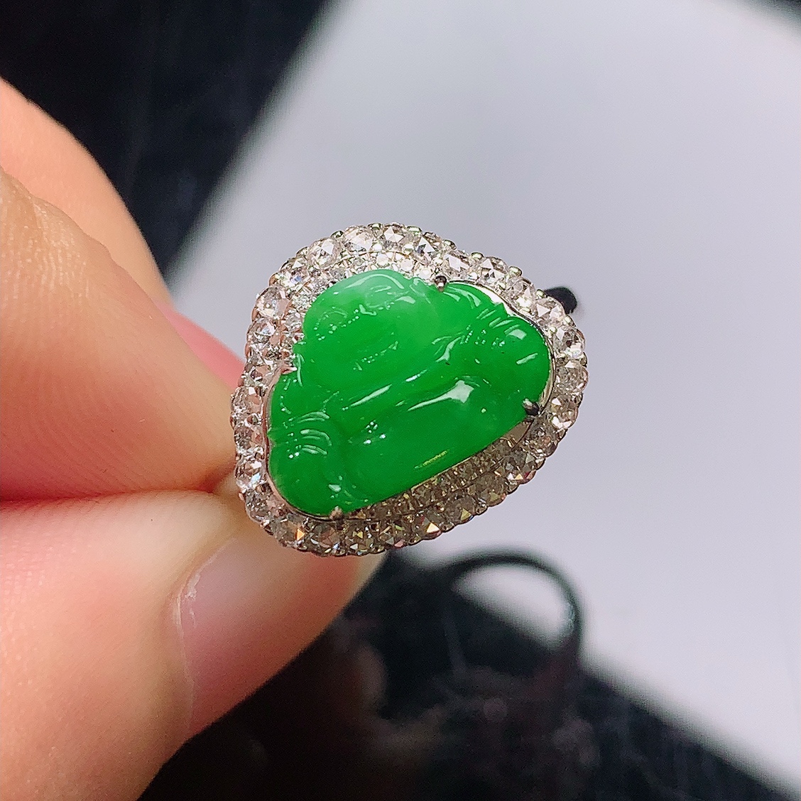 ️️冰阳绿佛公女戒。种老色阳，无裂底子细腻，佩戴优雅大方，8.3-11.9-7.7