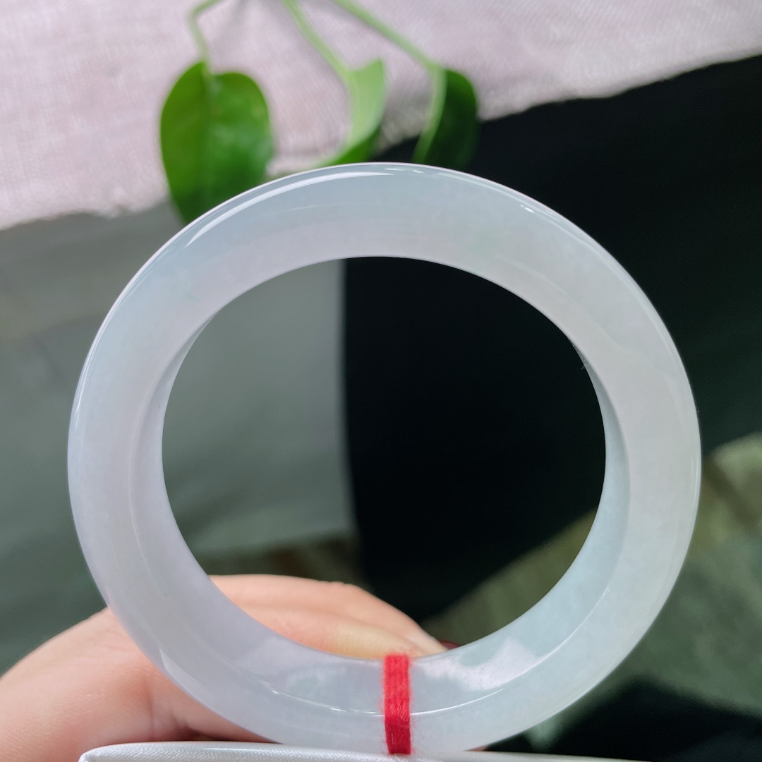 52.2/12.4/7.7绿底正圈，微紫，是晨曦未醒的梦，染上了一层淡淡的紫，通透又疏离。无裂，ss