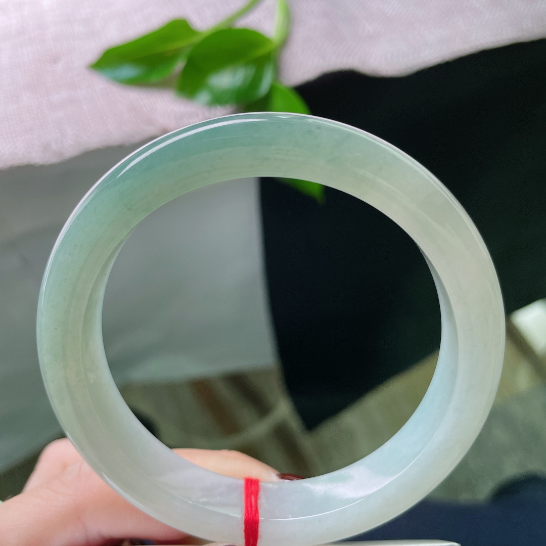 60/12.1/8.8，浅油正圈，大圈口，颜色由浅入深，衬得皮肤白皙透亮，气质温婉。无裂，ss503