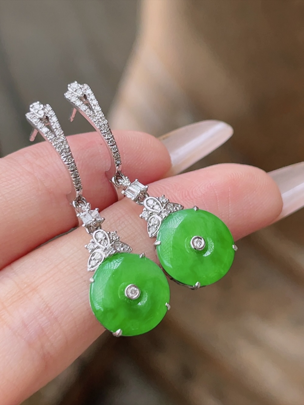 ️ 冰种阳绿平安扣耳坠 色泽鲜艳，种老水润，18k金镶嵌 整体：35/11/5 ss50182a