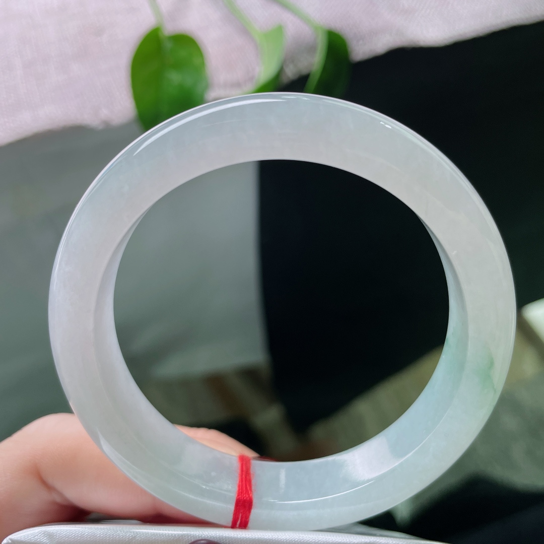 55.6/12.2/8.3飘花正圈，清润，起光，钟灵毓秀，灵巧天真，无裂，ss50390a