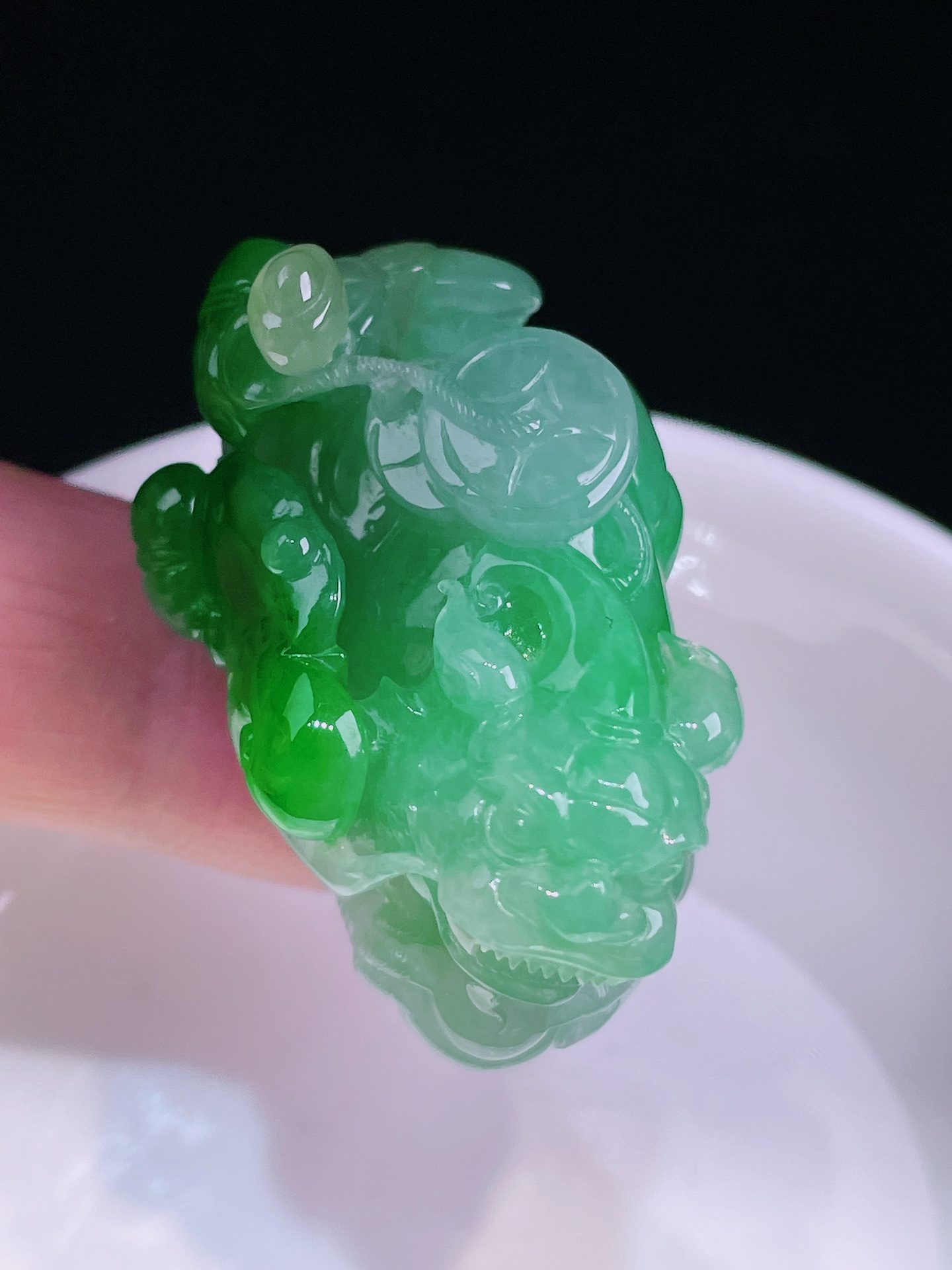 ️辣绿貔貅，老种起光，细底通透，尺寸：41.5/16.8/21.5mm0417