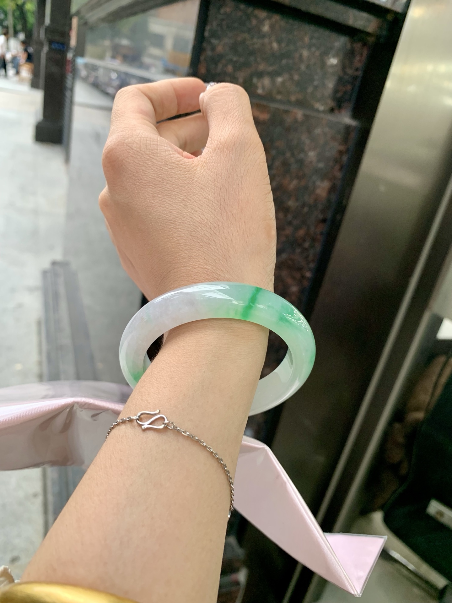 冰飘阳绿正圈53.5/12.1/8.80417-N461打灯细纹。底妆冰润清透，飘金丝阳绿花，鲜艳得像新冒头的嫩芽，灵动清新，即柔和又充满生机。