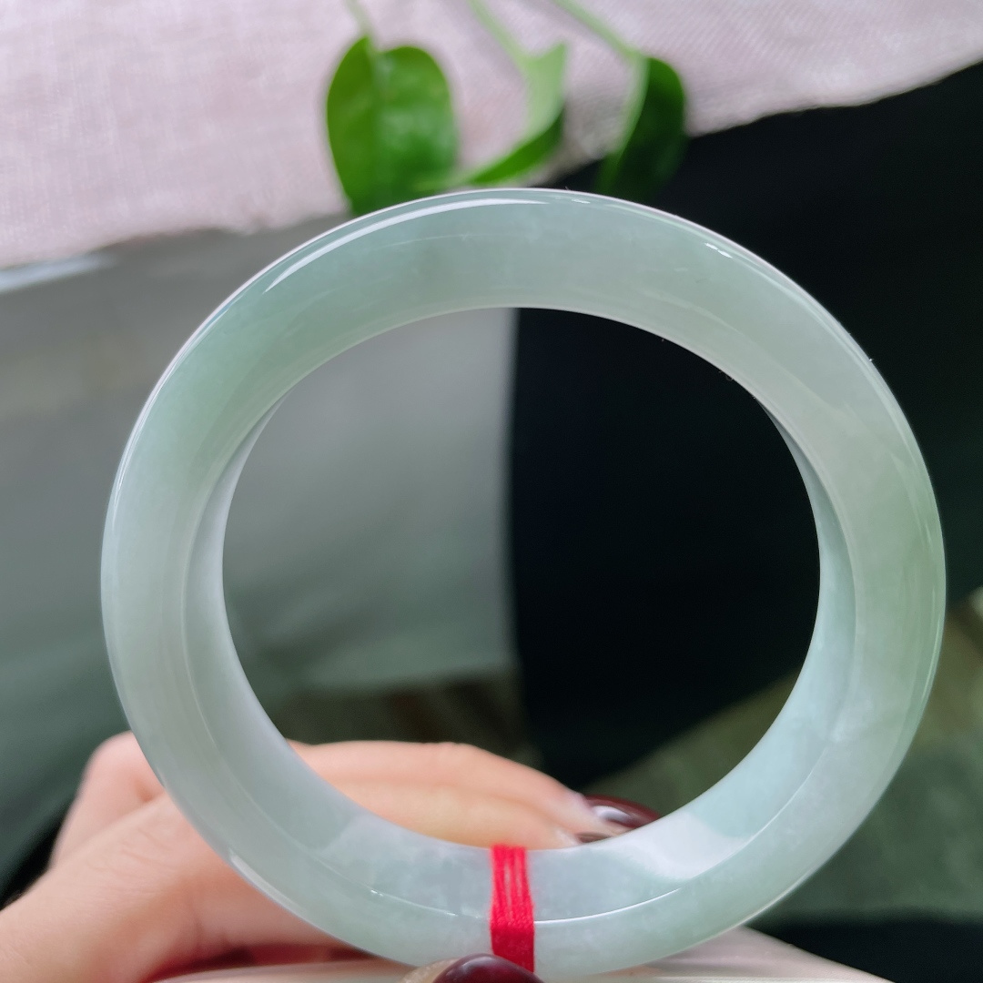 54.7/12.3/8.4，浅绿底正圈，干净，细润，时尚美观，优雅永不过时，无裂，ss50900a