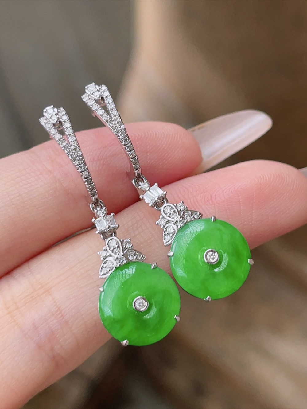 ️ 冰种阳绿平安扣耳坠 色泽鲜艳，种老水润，18k金镶嵌 整体：35/11/5 ss50182a