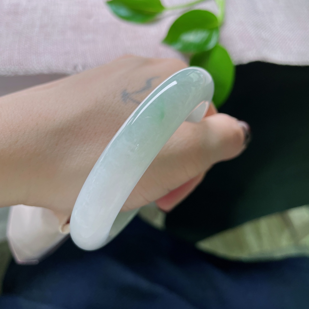 55.3/12.2/8.5，淡紫淡绿正圈，春烟映霞，灵气晕染，不似人间之色，无裂，ss50048a