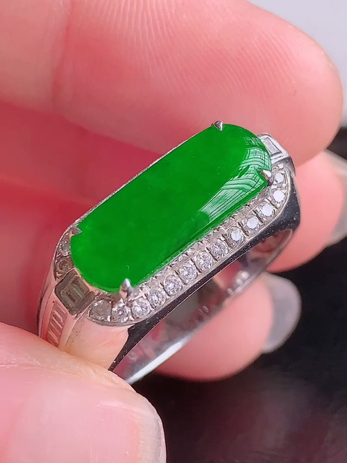 ️天然翡翠 冰阳绿马鞍戒指 无裂 18k金镶嵌 重金 5.7/15.4/2.2。9/23/6.6。