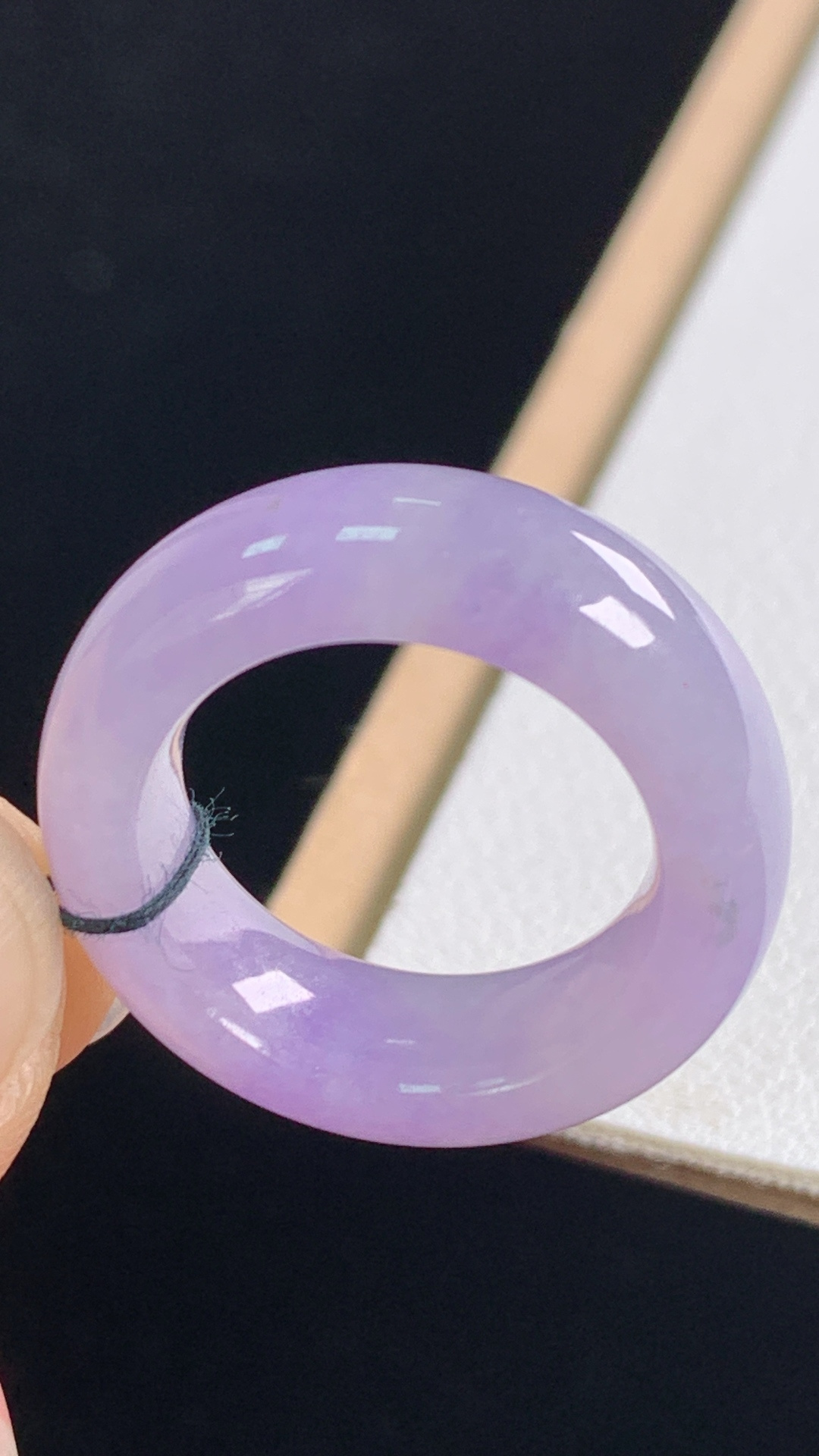 ️冰紫指环，紫色浓郁，胶感荧光，无裂，尺寸:圈口12/16.3-7.2-4.4mm