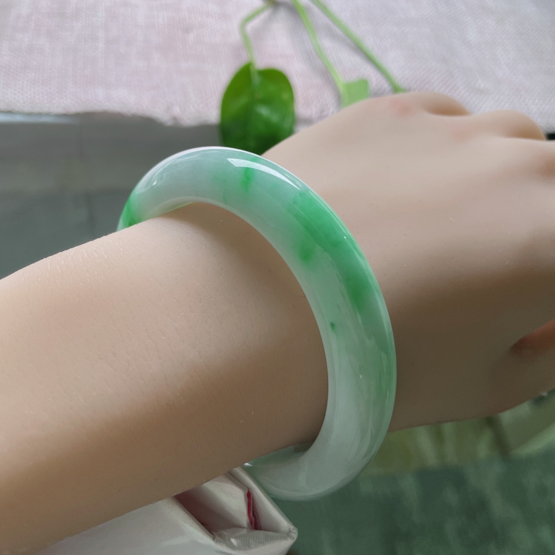 54.8/12.1/9.3，飘绿正圈，如春水初生，在光晕流转间凝住时光。无裂，ss50793a