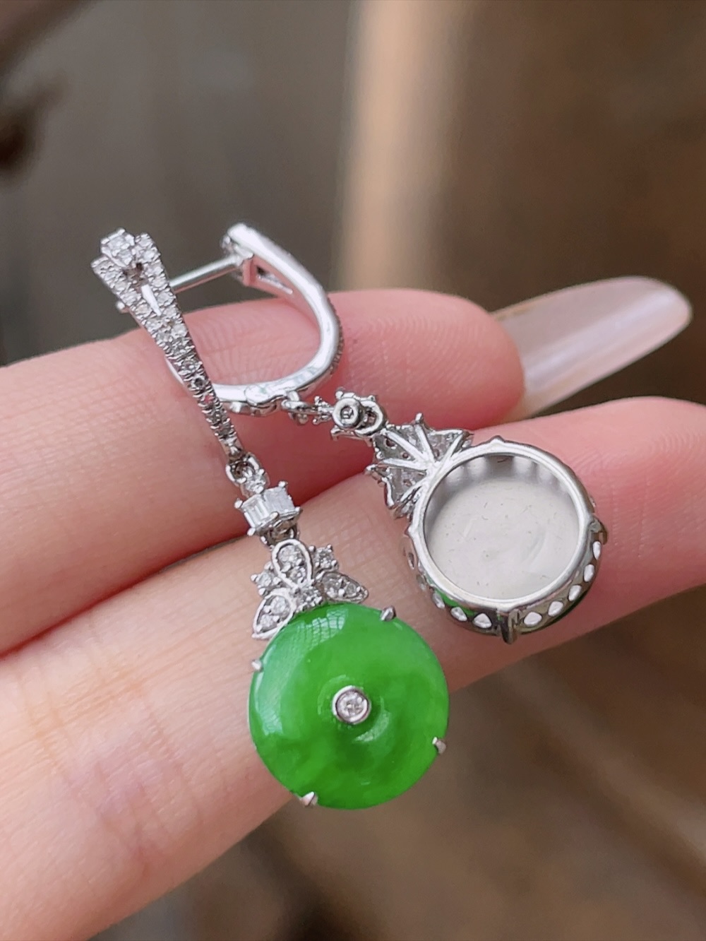 ️ 冰种阳绿平安扣耳坠 色泽鲜艳，种老水润，18k金镶嵌 整体：35/11/5 ss50182a