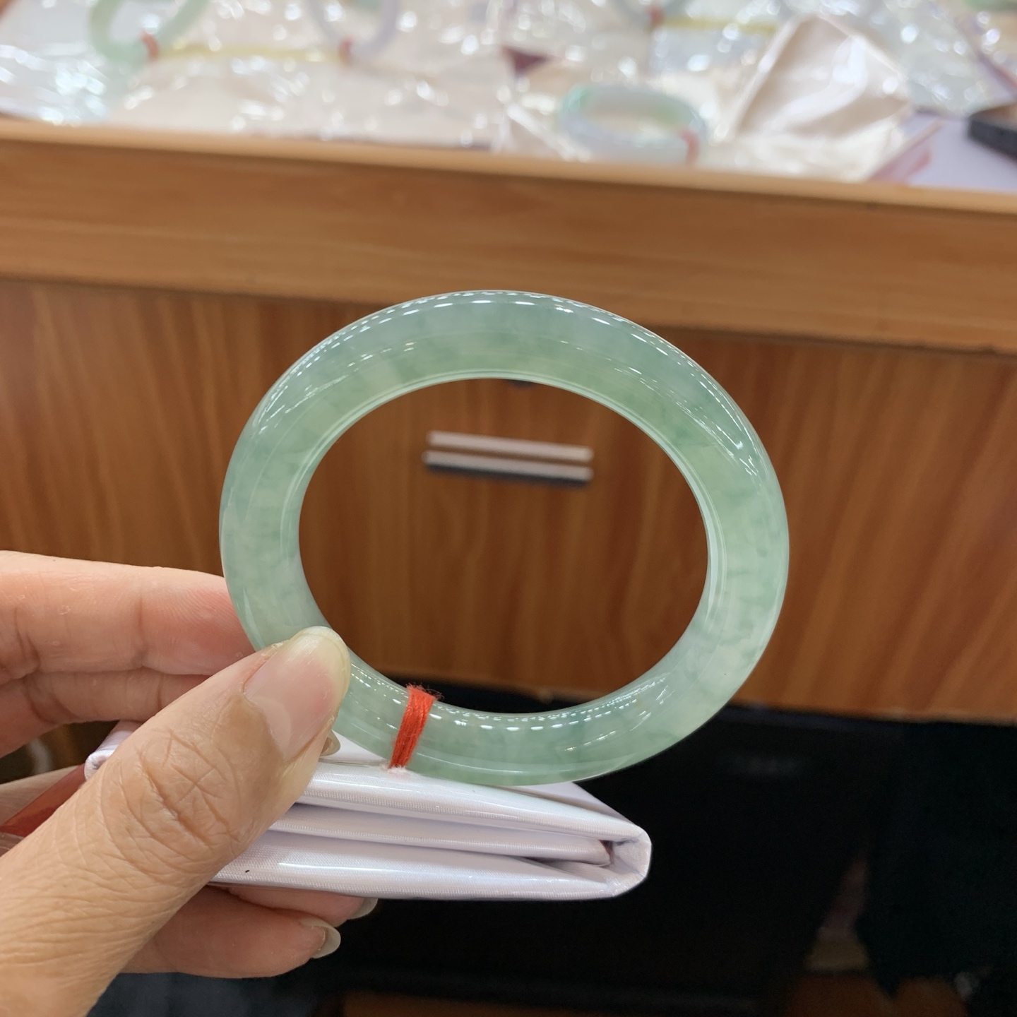 041633GX 冰飘花圆条翡翠手镯 54.5-10，无裂