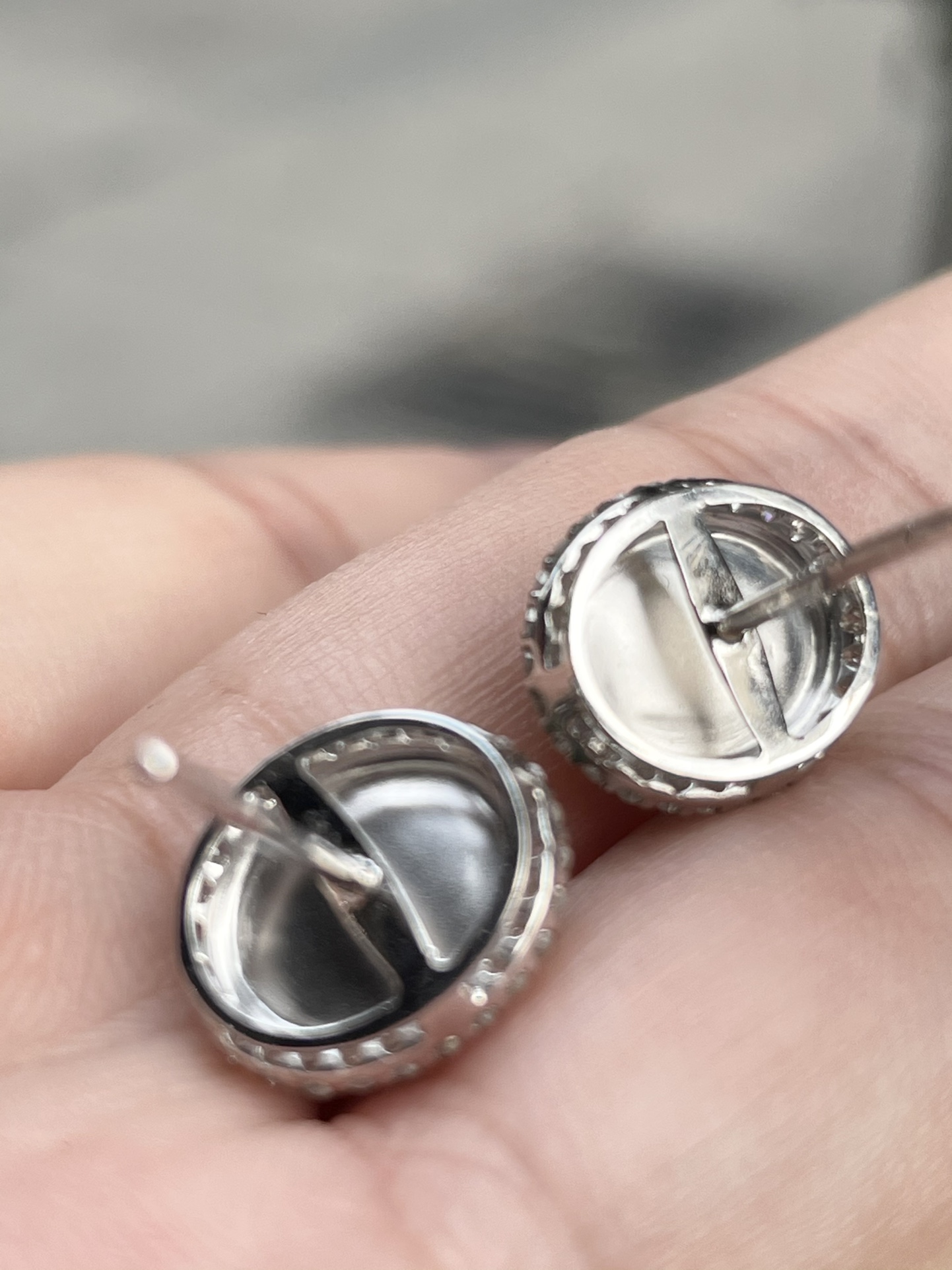 ️【冰种阳绿，耳钉】大件饱满， 通透水润，玉质细腻，翠色鲜艳，18k金奢华钻石镶嵌️，9.1-7.5-3.8