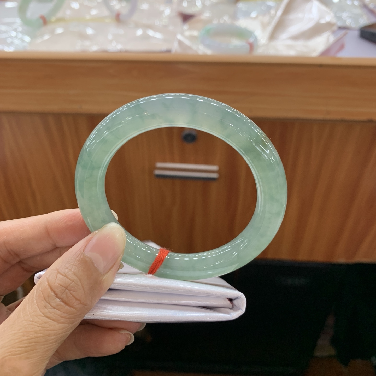 041633GX 冰飘花圆条翡翠手镯 54.5-10，无裂