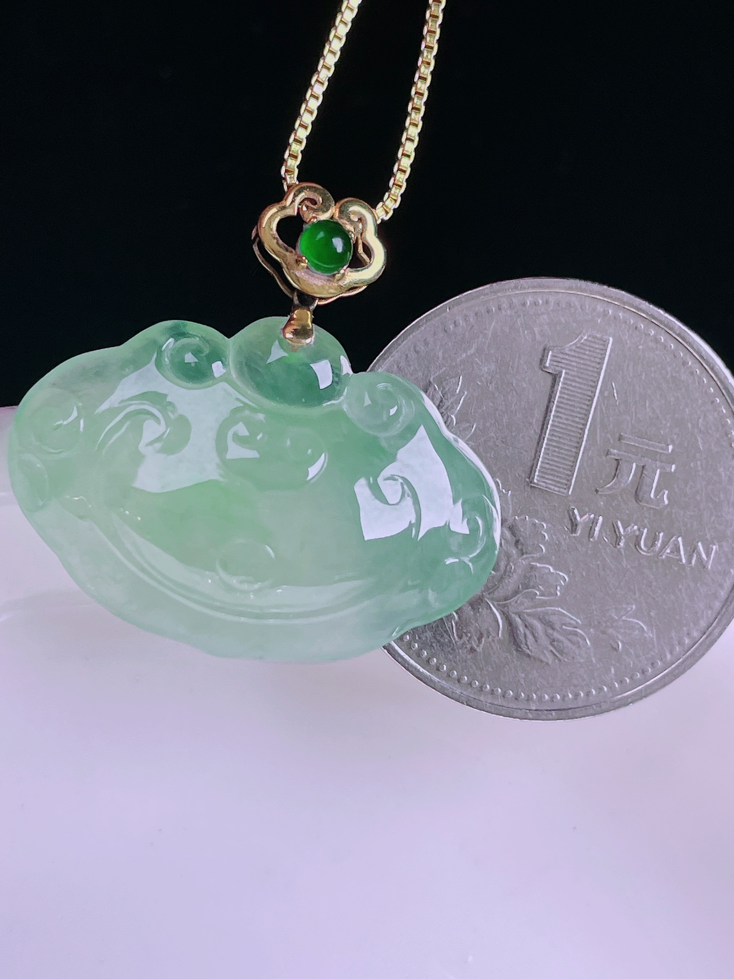 ️冰绿如意，老种起光，细底通透，尺寸：25.7。19.3/27.3/7.9mm0417