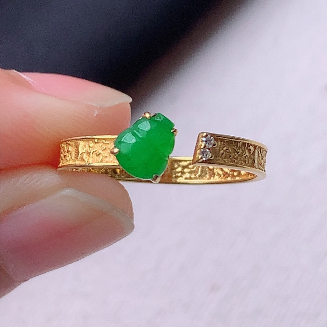 ️️冰阳绿葫芦女戒，种老色阳，无裂底子细腻，佩戴优雅大方，5.5-4.6-3.8