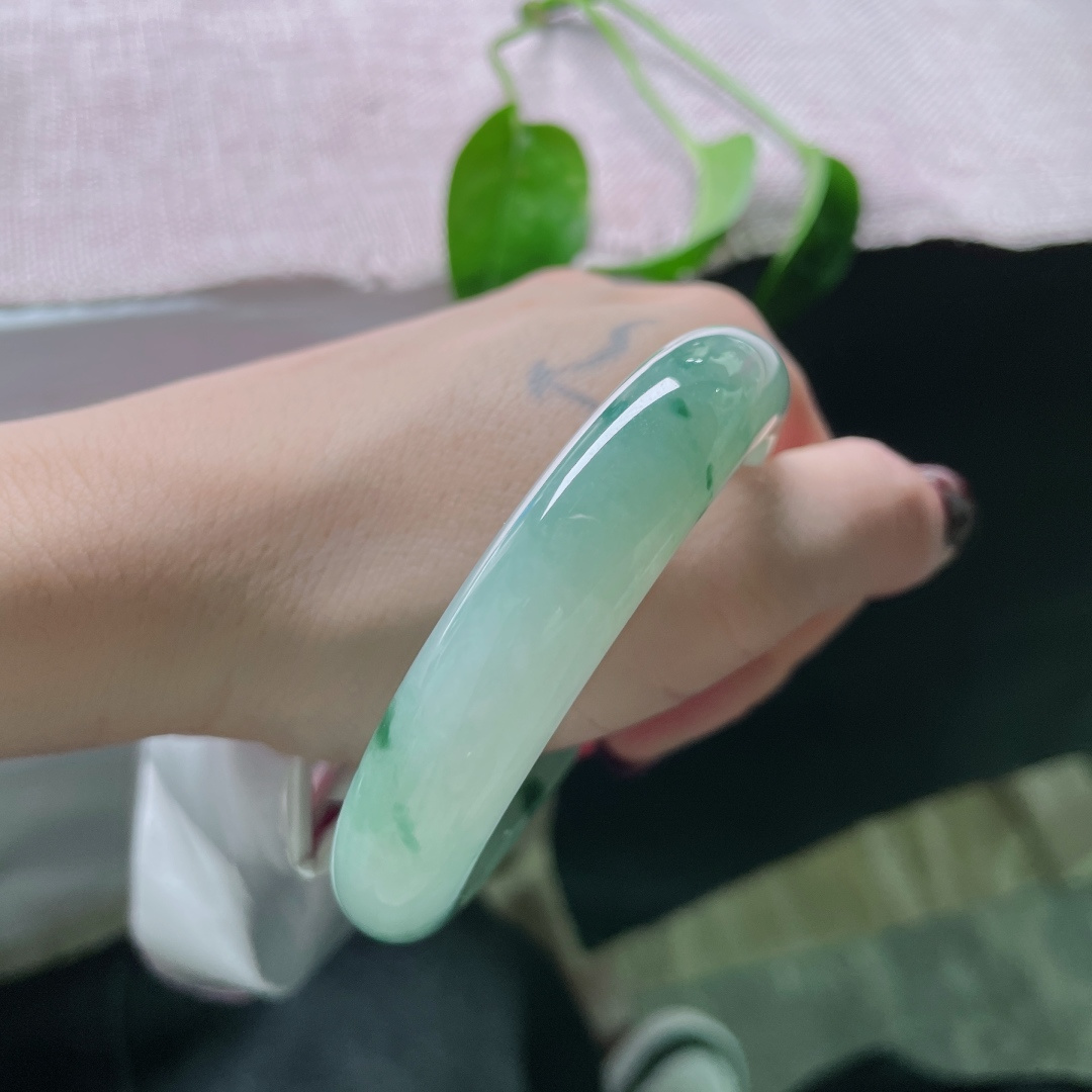 55.4/12.7/8.6，飘花正圈，如山谷空灵，清幽雅静，种老，盈盈一水间，无裂，ss50466a