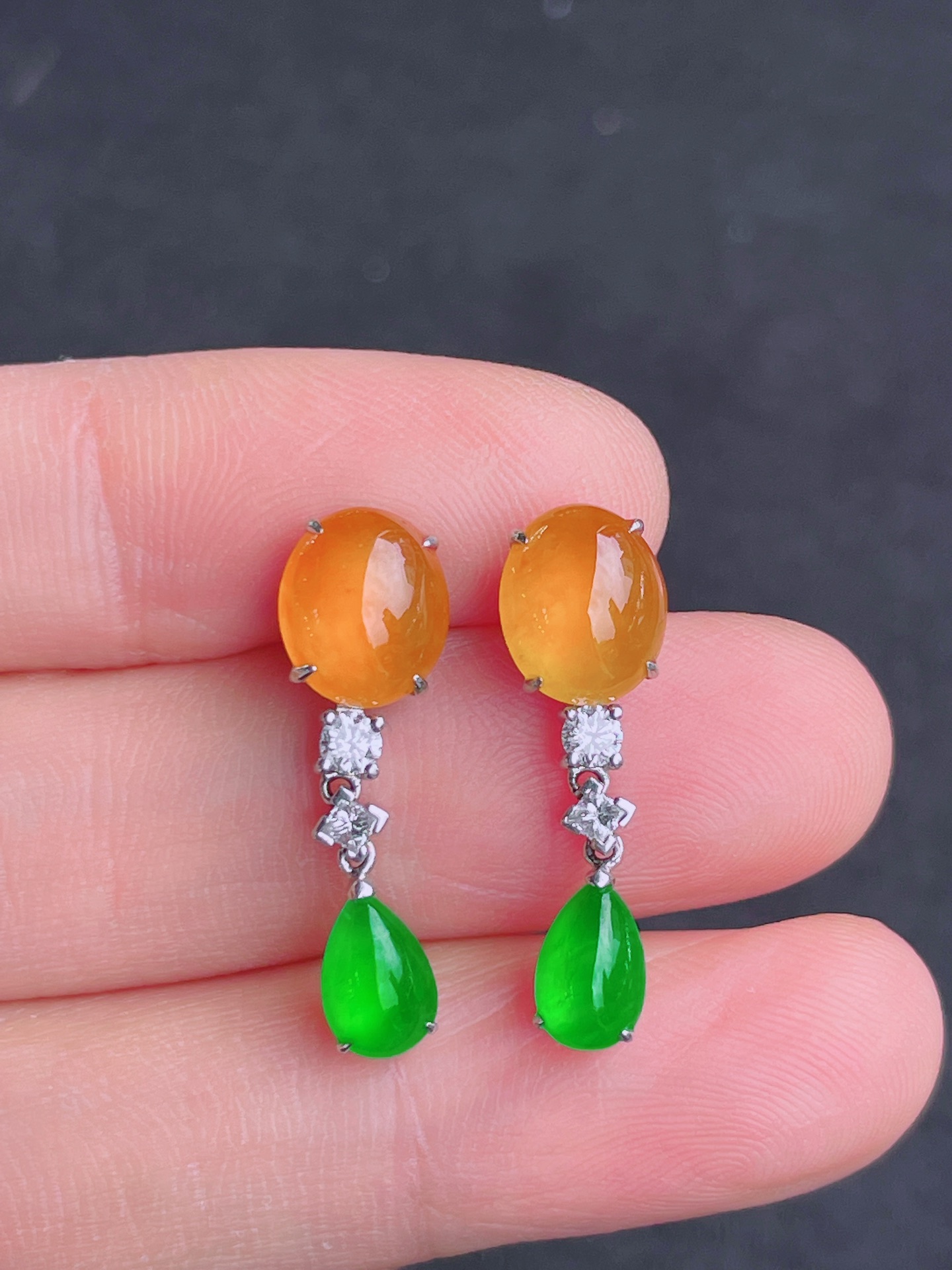 ️高冰绿黄翡蛋面耳钉 晶莹剔透，新颖时尚，无裂，9-8-3