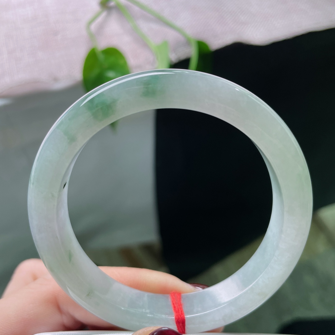 54.3/11.6/8.1，飘花正圈，水头好，质地温润细腻，干净清爽，一点皮纹，无裂，ss50492