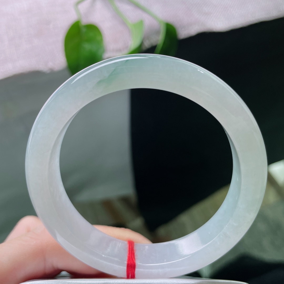 55.6/12.2/8.3飘花正圈，清润，起光，钟灵毓秀，灵巧天真，无裂，ss50390a