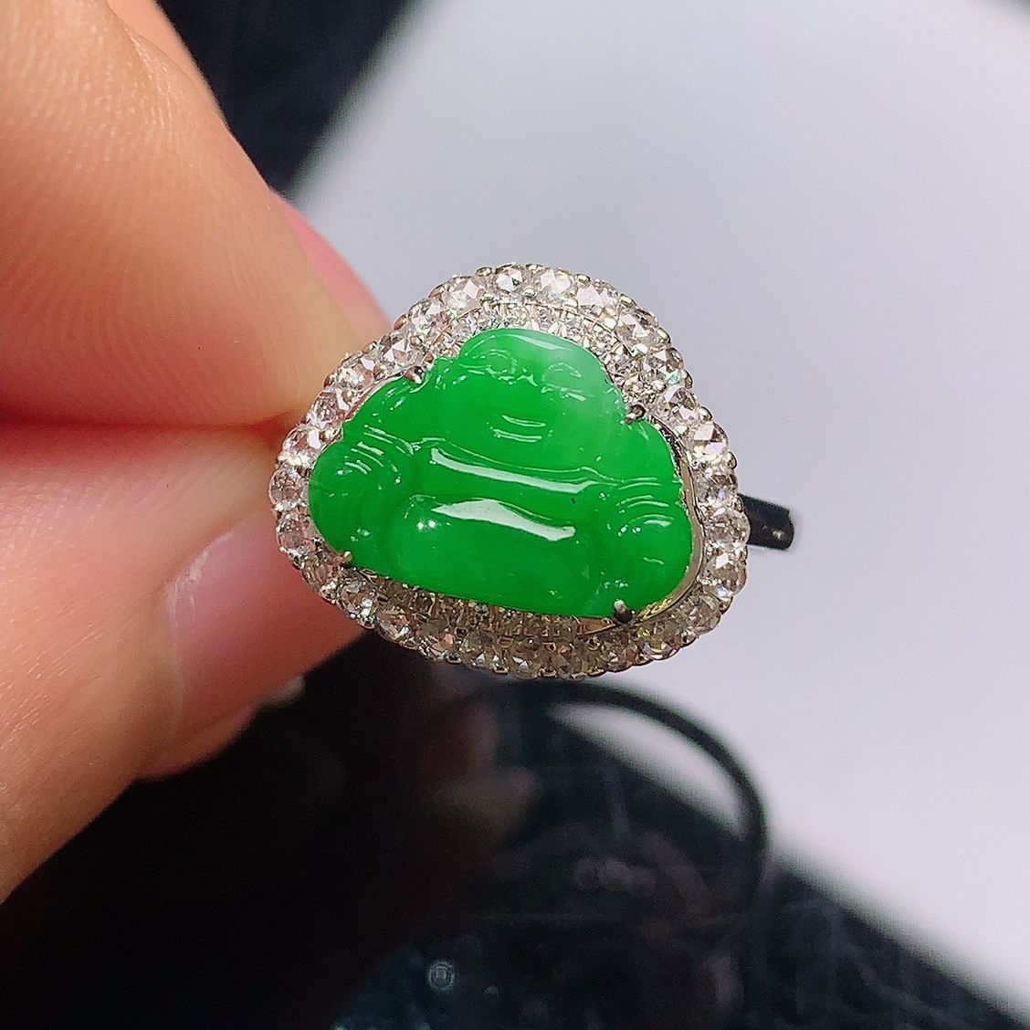 ️️冰阳绿佛公女戒。种老色阳，无裂底子细腻，佩戴优雅大方，8.3-11.9-7.7