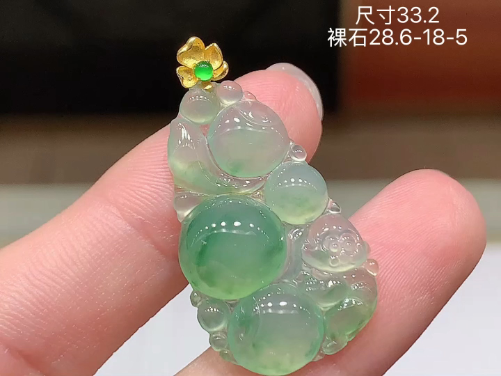 ️18K 冰晴飘绿灵猴献寿吊坠 无裂，28.6-18-5